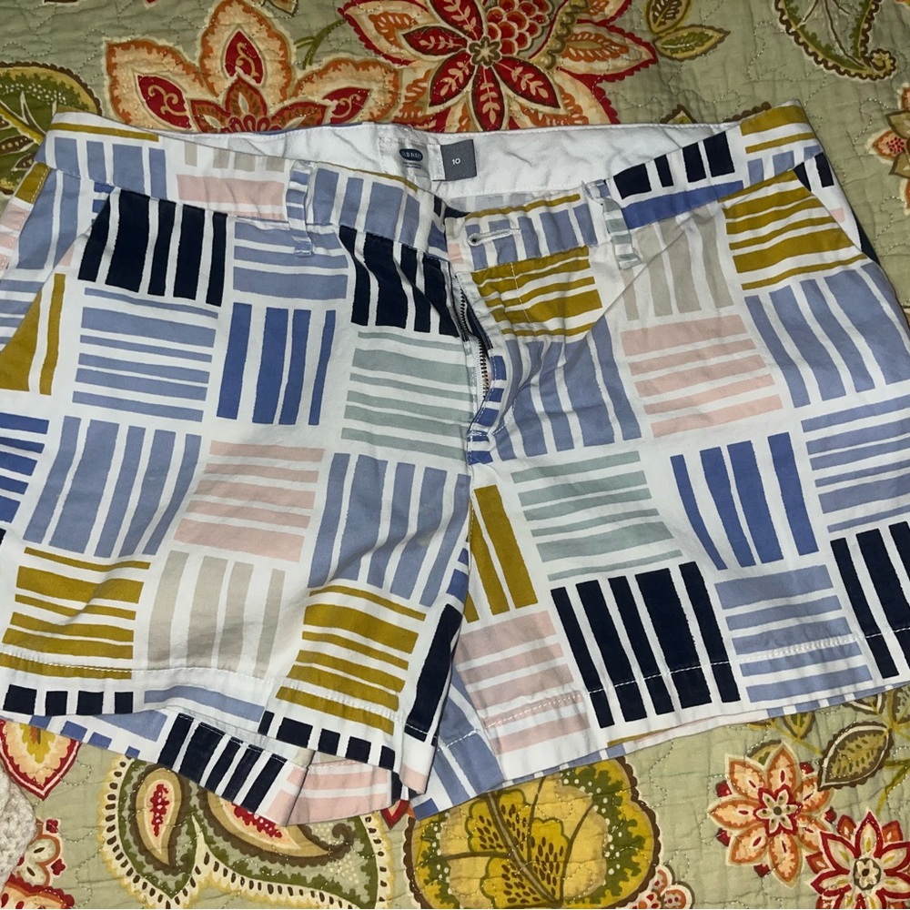 Old Navy Multicolor Geometric Women's Shorts